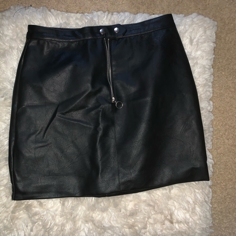 Fashion nova size large leather skirt